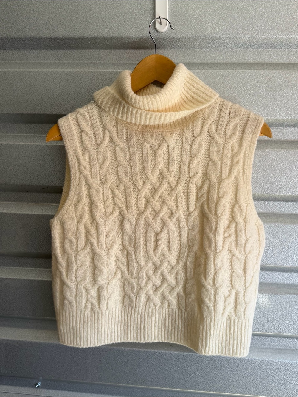 Vince NWT Twisted Cable Shell Sweater